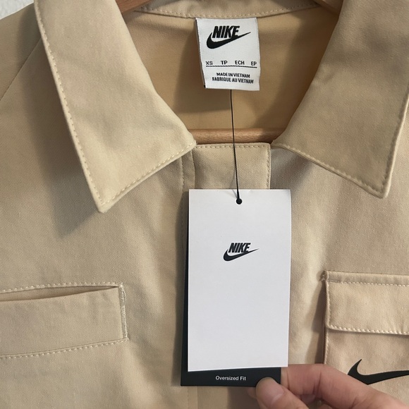 NWT💛Nike Sportswear Swoosh Women's Woven Jacket Size XS Tan - Picture 6 of 7